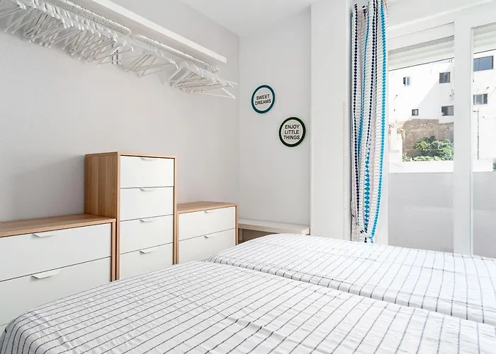 Casa Poniente * קוניל דה לה פרונטרה